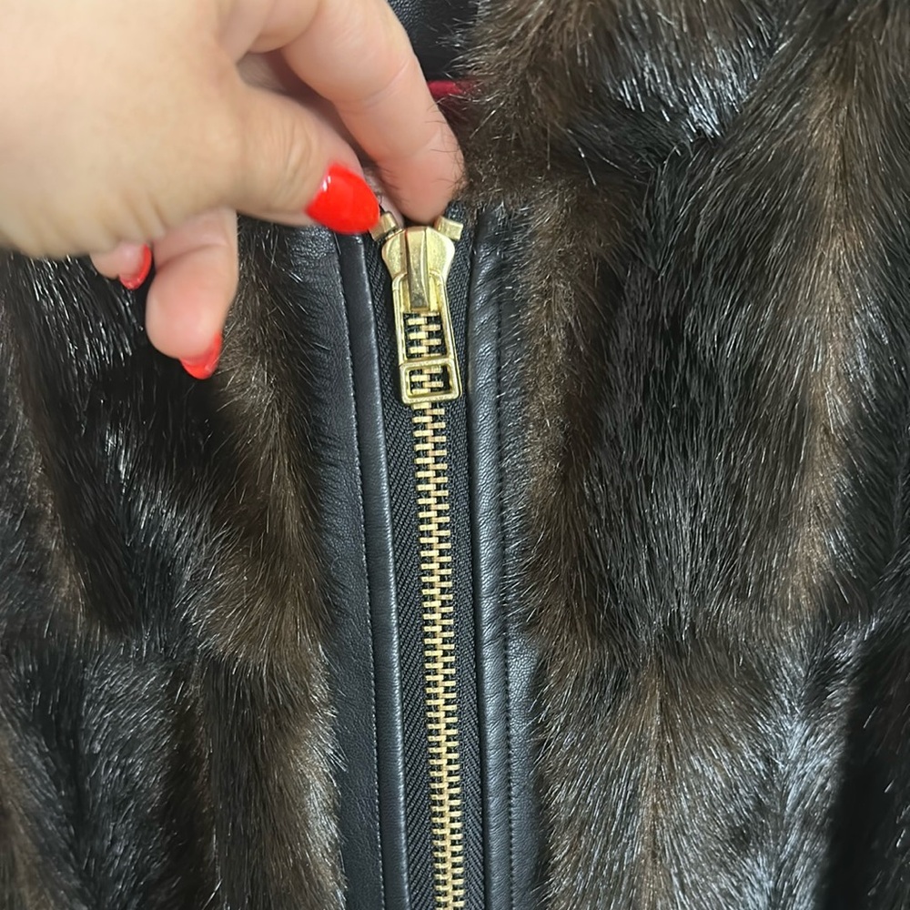 Luxurious Brown Fur Jacket - Picture 4 of 8